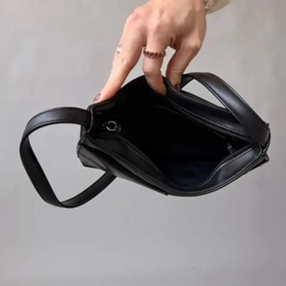 Vintage Jones New York Black Leather Shoulder Bag - 90s